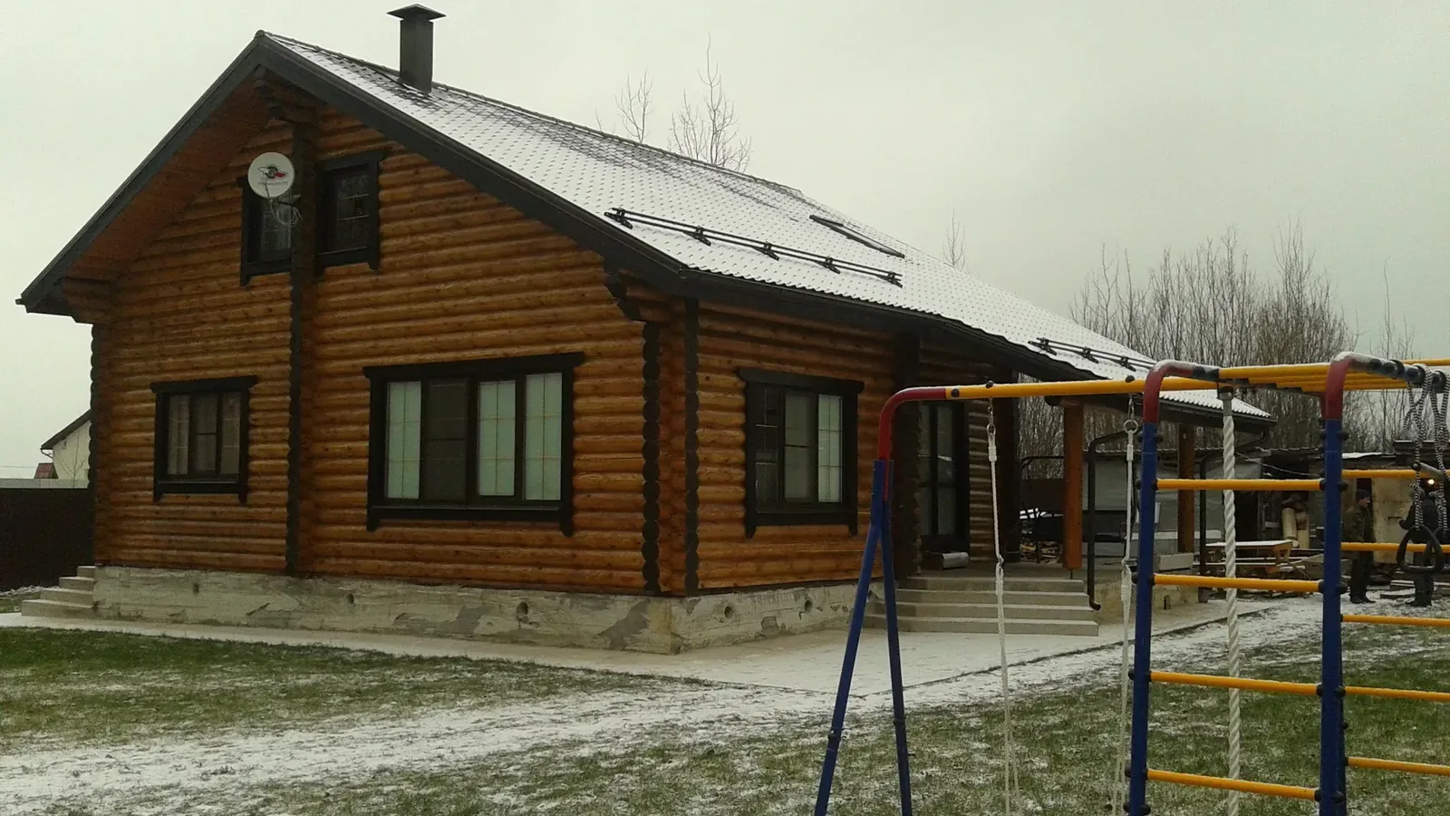 Покраска и защитная обработка сруба