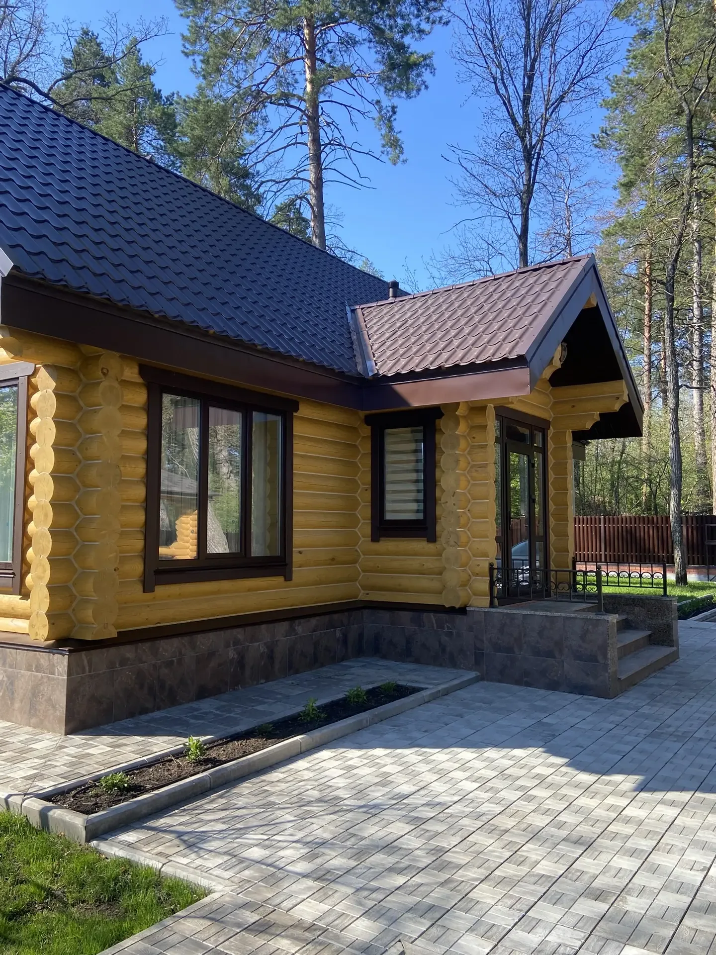 Покраска и защитная обработка сруба